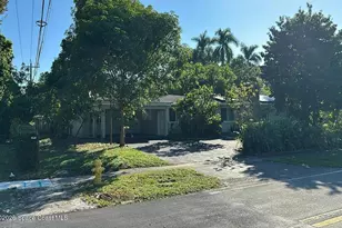 824 Holly Ln, Plantation, FL 33317 - Photo 2