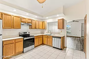 910 Cross Lake Dr, Melbourne, FL 32901 - Photo 10