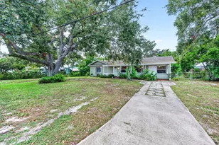 812 Orange Blossom Dr, Melbourne, FL 32935 - Photo 2