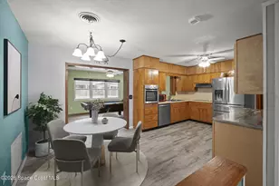 2414 Greenway Dr, Melbourne, FL 32901 - Photo 6