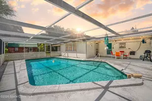 2414 Greenway Dr, Melbourne, FL 32901 - Photo 2