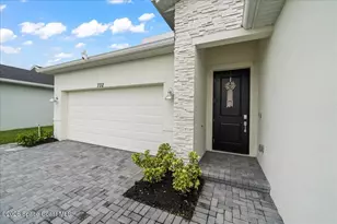 732 Veridian Cir NW, Palm Bay, FL 32907 - Photo 2