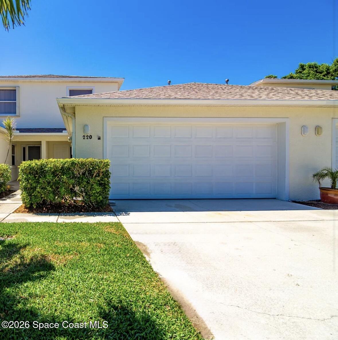 220 Thatch Palm Ct