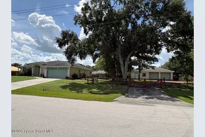 704 Elmont Street NW, Palm Bay, FL 32907 - Photo 2