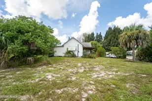 6715 Whispering Pines Ln, Grant-Valkaria, FL 32949 - Photo 10