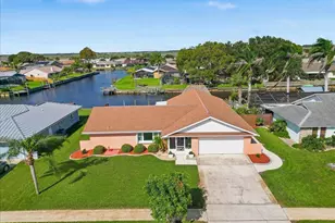2235 Queen Anne St, Merritt Island, FL 32952 - Photo 2