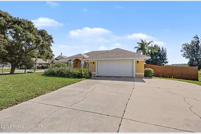 2710 S Courtenay Parkway, Merritt Island, FL 32952 - Photo 2