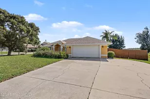 2710 S Courtenay Pkwy, Merritt Island, FL 32952 - Photo 2