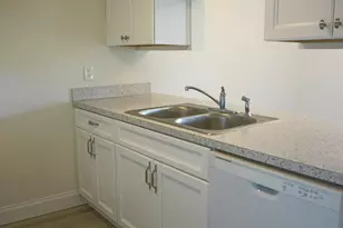166 San Juan Cir, Melbourne, FL 32935 - Photo 10