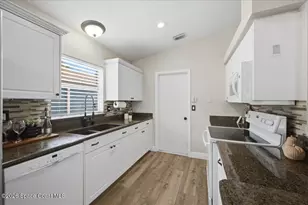 3017 Sebastian Ln, Melbourne, FL 32935 - Photo 10