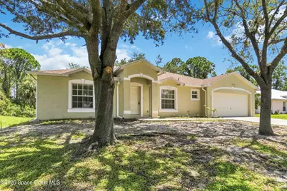 133 Hilton Avenue NW, Palm Bay, FL 32907 - Photo 2