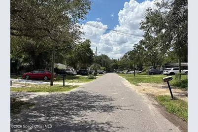 4223 E Sandalwood Circle S, Tampa, FL 33617 - Photo 4