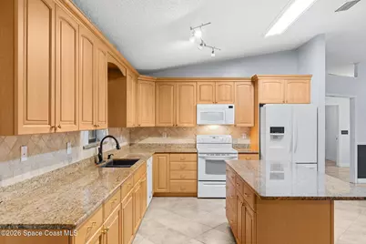 735 Pineda Avenue NE, Palm Bay, FL 32907 - Photo 10