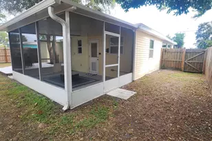 6731 Hibiscus Ave S, Saint Petersburg, FL 33705 - Photo 22