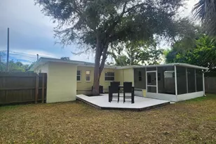 6731 Hibiscus Ave S, Saint Petersburg, FL 33705 - Photo 24