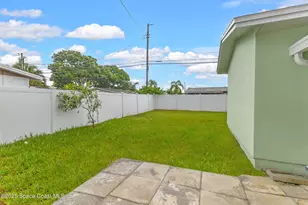 2356 Lakeview Dr, Melbourne, FL 32935 - Photo 6