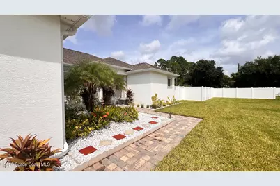 924 Captiva Island Circle SW, Palm Bay, FL 32908 - Photo 2