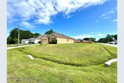 392 Ocarina Street SW, Palm Bay, FL 32908 - Photo 4