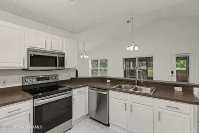 301 Bougainvillea Street NW, Palm Bay, FL 32907 - Photo 8