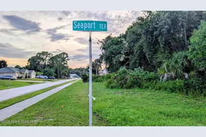 690 Seaport Terrace SE, Palm Bay, FL 32909 - Photo 4