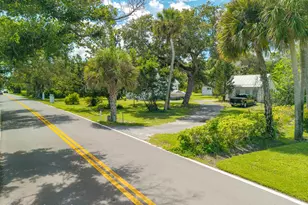 13875 N Indian River Dr, Sebastian, FL 32958 - Photo 14