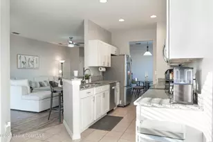 1035 Venetian Dr, Melbourne, FL 32904 - Photo 14
