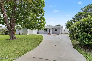 1909 Oakwood Dr, Melbourne, FL 32935 - Photo 2