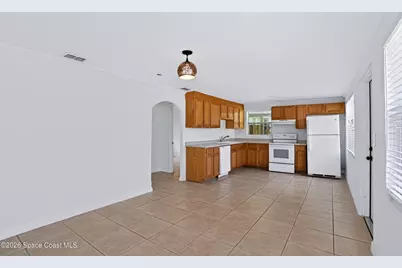 377 Bossieux Boulevard, West Melbourne, FL 32904 - Photo 4