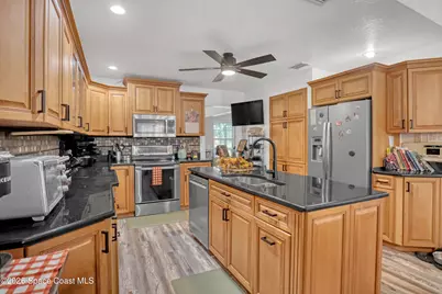 950 Genesee Avenue, Sebastian, FL 32958 - Photo 10