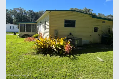 1047 Sunflower Lane NE, Palm Bay, FL 32907 - Photo 4