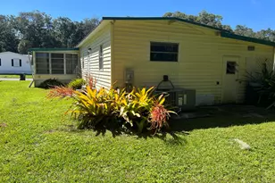 1047 Sunflower Ln NE, Palm Bay, FL 32907 - Photo 4