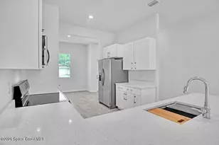 556 Plumbago Rd NW, Palm Bay, FL 32907 - Photo 8