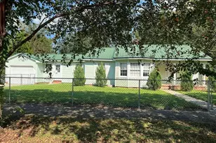 635 5th St, Chipley, FL 32428 - Photo 1