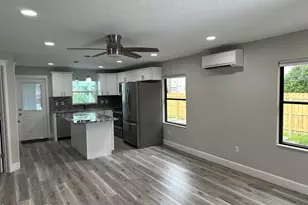 63 SW Shannon Ave, West Melbourne, FL 32904 - Photo 2