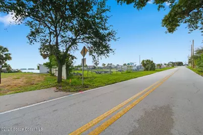 1872 E Merritt Island Causeway, Merritt Island, FL 32952 - Photo 24