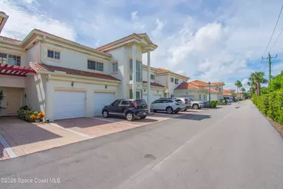 520 7th Square #202, Vero Beach, FL 32962 - Photo 2