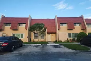 43 Spinning Wheel Ln, Tamarac, FL 33319 - Photo 1