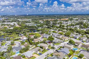 561 Auburn Way, Davie, FL 33325 - Photo 56