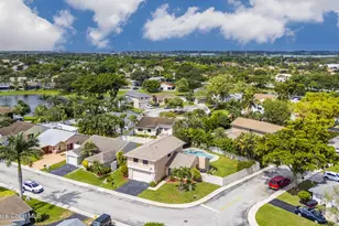 561 Auburn Way, Davie, FL 33325 - Photo 46