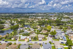 561 Auburn Way, Davie, FL 33325 - Photo 48