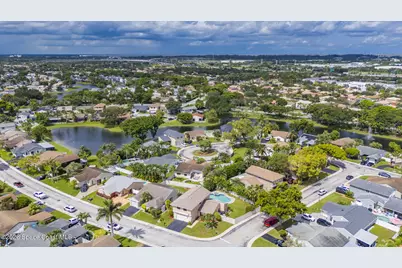 561 Auburn Way, Davie, FL 33325 - Photo 54