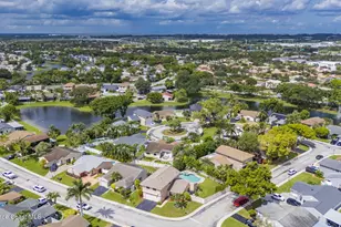 561 Auburn Way, Davie, FL 33325 - Photo 54