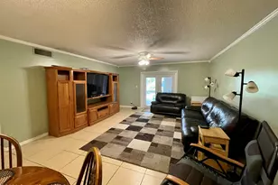 8521 S Old Country Manor, Davie, FL 33328 - Photo 4