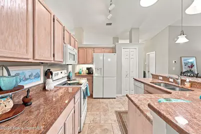 698 Sheridan Woods Drive, West Melbourne, FL 32904 - Photo 16