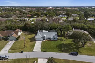 4089 Mallard Dr, Melbourne, FL 32934 - Photo 1