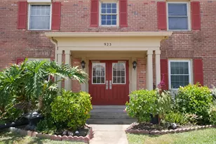 923 S Colonial Ct, Indian Harbour Beach, FL 32937 - Photo 1