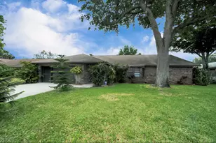 1068 Pineapple Ave NE, Palm Bay, FL 32905 - Photo 1