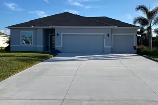 8352 Laguna Cir, Micco, FL 32976 - Photo 1