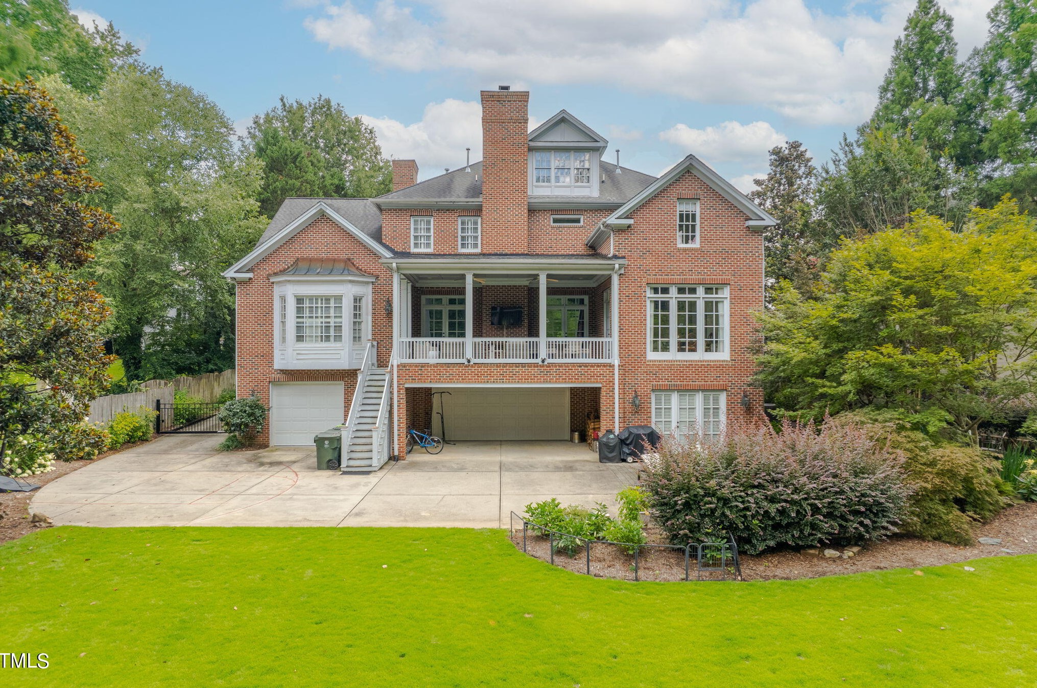 2512 Lewiswood Ln, Raleigh, NC 27608-1385