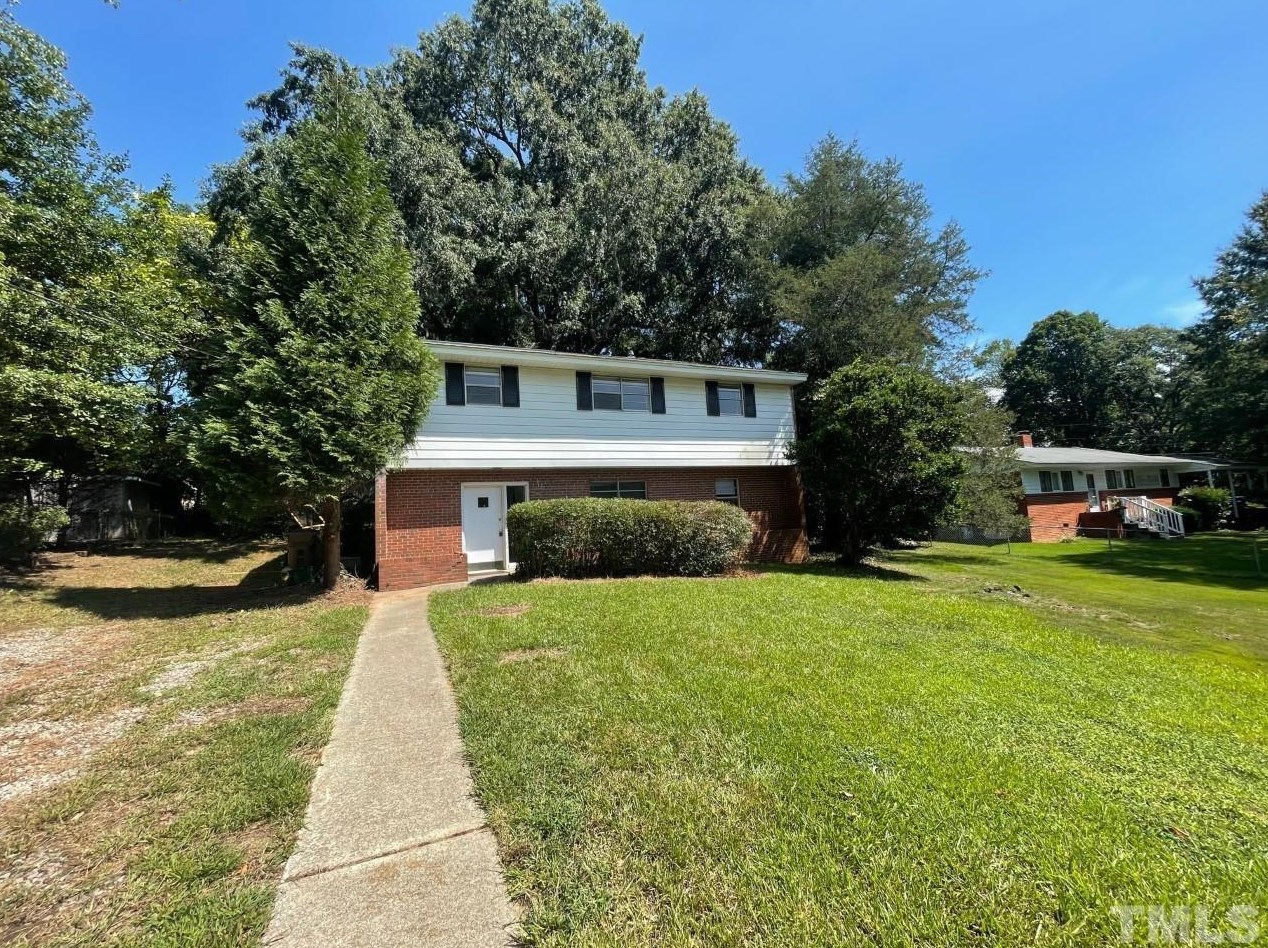 1205 Pineview Dr, Raleigh, NC 27606